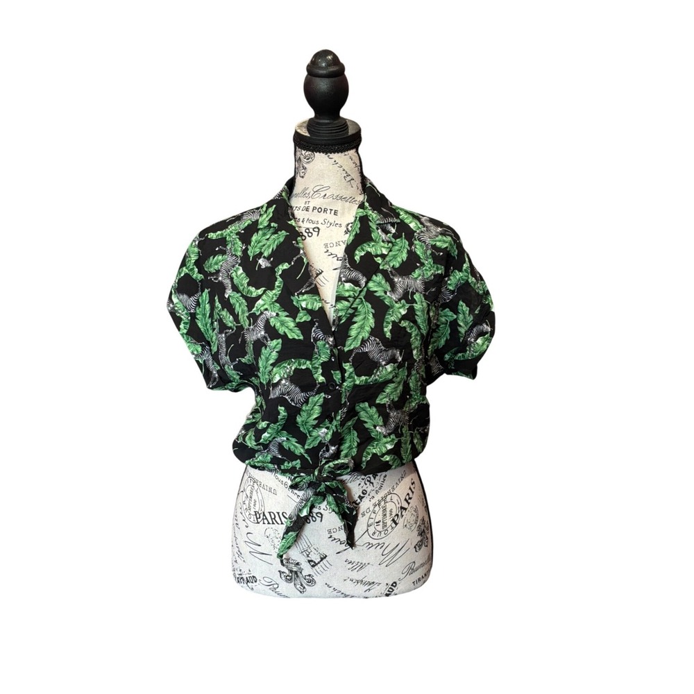 Milk & Honey Tropical Zebra Leaf Print Tie Front Button Up Top Green Black M‎